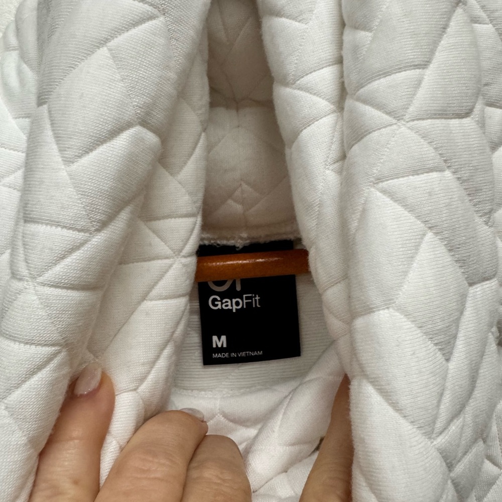 GAP Cream Quilted Women's Turtleneck Sweater - Picture 3 of 4